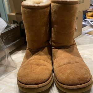 SOLD - Used Uggs - Tan